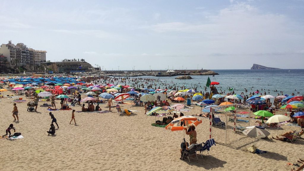 Spanje voert 8 nieuwe strandregels in: overtreden pakt behoorlijk prijzig uit