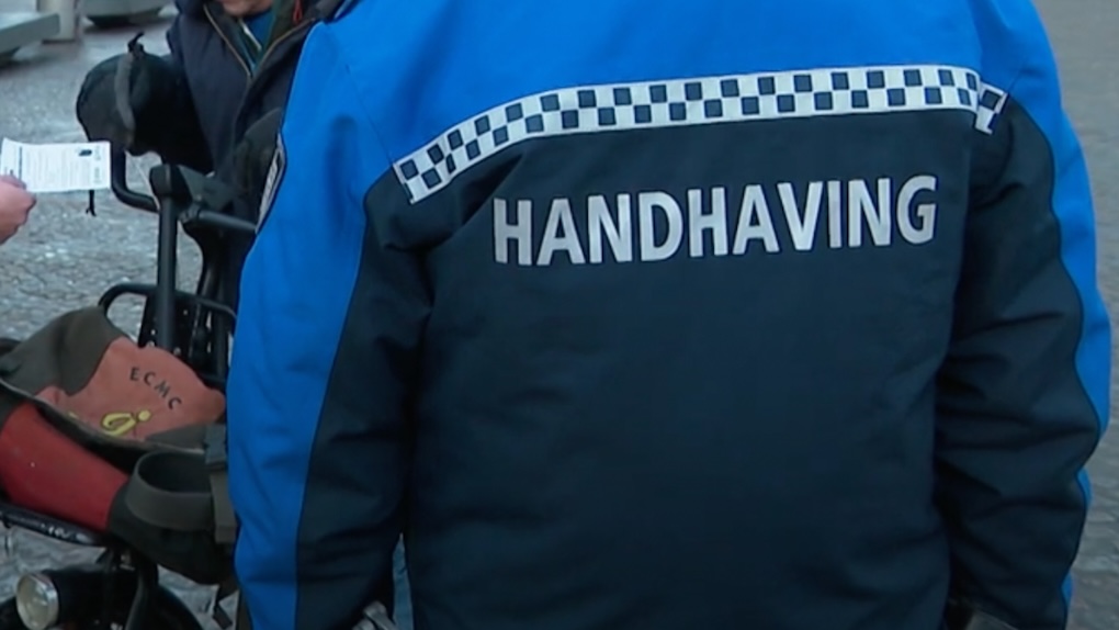 Man (27) draait volledig door en mishandeld meerdere handhavers